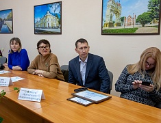 Мэр Благовещенска Олег Имамеев наградил победителей конкурса "Город в праздничном наряде"