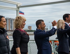 Акция "Цветы на воде"