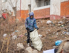 Мэр Благовещенска Олег Имамеев вместе с фан-клубом города очистил еще одну городскую территорию