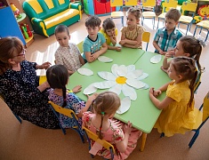 В благовещенском детском саду №67 спортивный флешмоб объединил родителей, детей и педагогов