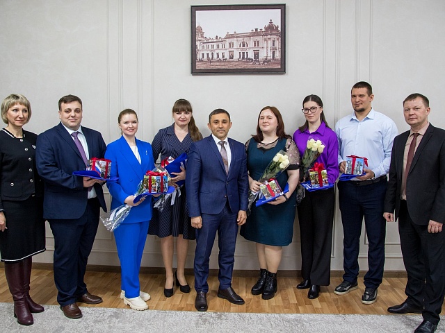 «С такими преподавателями за будущее города можно не волноваться»: мэр города Олег Имамеев встретился с лучшими педагогами Благовещенска