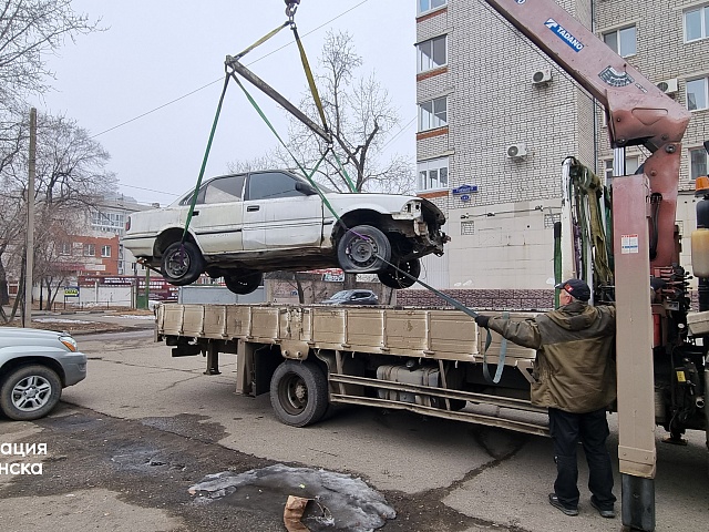 «Многие владельцы самостоятельно убирают свои автомобили — это правильный подход»: Олег Имамеев об очистке городских территорий от автохлама