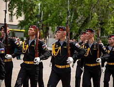 В Благовещенске прошли торжественные церемонии у памятников основателям города