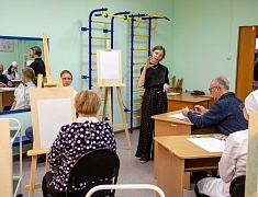 В Амурском медколледже прошел мастер-класс по рисованию для участников проекта «Целебная магия цвета»