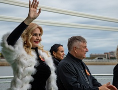 Акция "Цветы на воде"