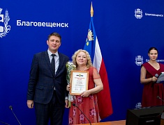 В Благовещенске работников торговли отметили Почетными грамотами