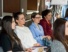 Беременным благовещенкам рассказали о пользе аэробики, о питании и воспитании