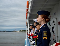 Акция "Цветы на воде"