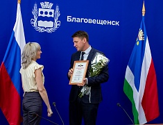 В Благовещенске работников торговли отметили Почетными грамотами