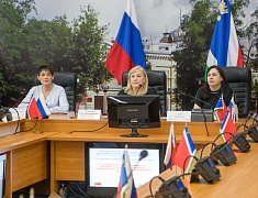 Специалисты управления по развитию потребительского рынка и услуг провели для десятиклассников конкурс КВН