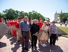 Цветы в память о подвиге советских солдат возложили в Благовещенске