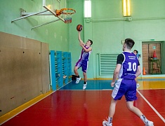 Мэр Благовещенска Олег Имамеев вручил награду "Наставник месяца"