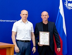 В Благовещенске работников торговли отметили Почетными грамотами