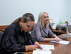 Заместитель мэра Виктория Хопатько оценила результаты работы корпоративных программ в школах и детских садах Благовещенска