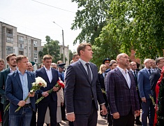 В Благовещенске прошли торжественные церемонии у памятников основателям города