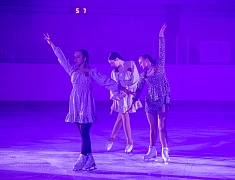 Юные благовещенские фигуристы представили программу «Помним сердцем», посвященную Дню Победы