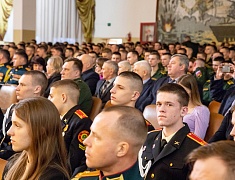 В Благовещенске в честь 84 дня рождения ДВОКУ личному составу вручили награды