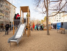 Торжественное открытие обновленного двора на ДОС, 18