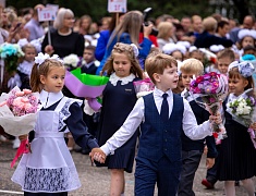 Мэр Олег Имамеев побывал на линейках в нескольких городских школах