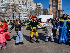Благовещенцы проводили зиму блинами и хороводами