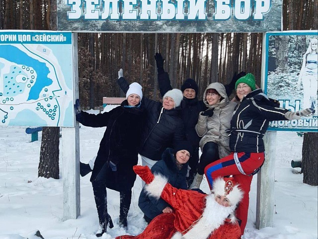 В Благовещенске кассиров и официантов ОКЦ отправили в лес