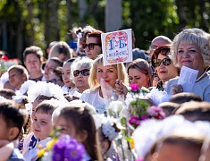 В школах Благовещенска прошли торжественные линейки