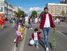 Парад семей и трудовых династий в честь празднования дня рождения Благовещенска