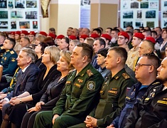 В Благовещенске в честь 84 дня рождения ДВОКУ личному составу вручили награды