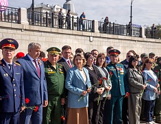 На Амуре прошла традиционная акция «Цветы на воде»