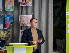 В Благовещенске детям участников СВО вручили новогодние подарки и билеты на праздничные мероприятия