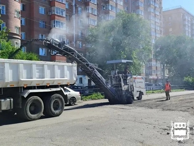 От асфальта до теплосетей: на благовещенских магистралях вместе с дорожным полотном меняют «начинку» 