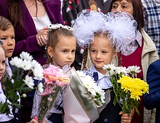 Мэр Олег Имамеев побывал на линейках в нескольких городских школах
