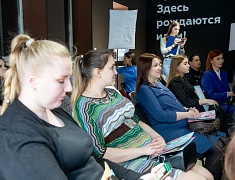 Беременным благовещенкам рассказали о пользе аэробики, о питании и воспитании