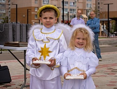 Коллективную свадьбу провели на берегу Зеи в Благовещенске