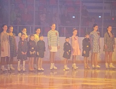 Юные благовещенские фигуристы представили программу «Помним сердцем», посвященную Дню Победы