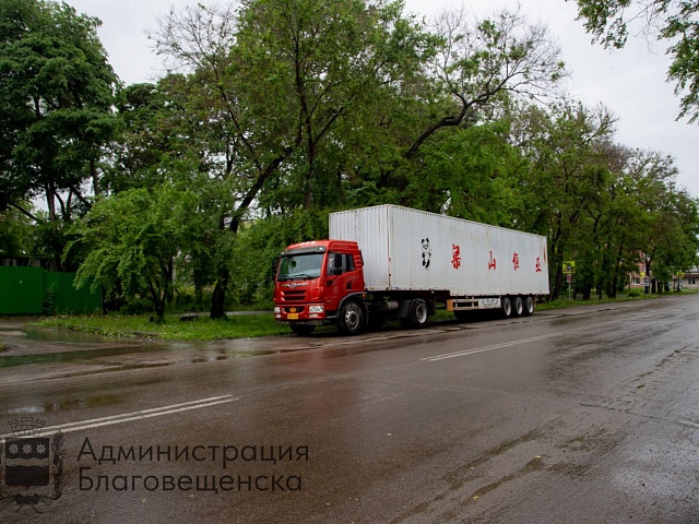 В Благовещенске запретили стоянку большегрузов на Краснофлотской