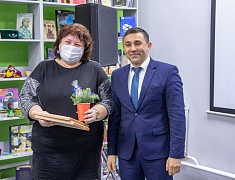 Мэр Благовещенска Олег Имамеев поздравил работников сферы культуры с завершением года