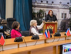 Специалисты управления по развитию потребительского рынка и услуг провели для десятиклассников конкурс КВН