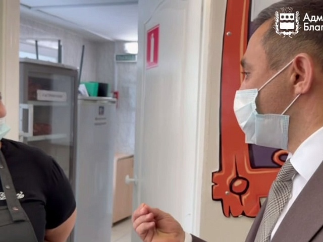 Мэр Благовещенска проверил школьное питание в 11 лицее