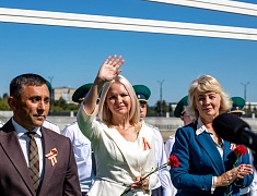 Главы Хэйхэ и Благовещенска возложили цветы на пограничной реке