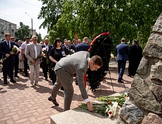 В Благовещенске прошли торжественные церемонии у памятников основателям города