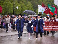 Шествие трудовых коллективов отгремело в Благовещенске!