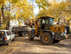 К общегородскому субботнику присоединились работники администрации Благовещенска