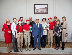 В Благовещенске чествовали известных благовещенцев — Елену Пастухову и Василия Семёнова. Они стали наставниками месяца