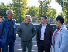 Мэр Благовещенска Олег Имамеев проверил готовность «умной» спортплощадки в Моховой Пади