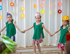 В благовещенском детском саду №67 спортивный флешмоб объединил родителей, детей и педагогов