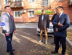 Во дворах Благовещенска за счет экономии средств обновляют проезды