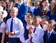 В школах Благовещенска прошли торжественные линейки