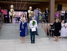 Больше 400 благовещенцев закружил кадетский бал