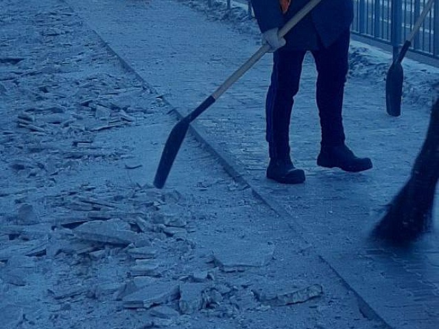 ГСТК очистил тротуар на «Тайване»